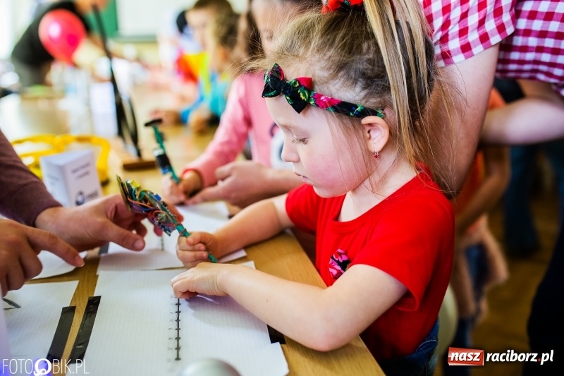 Zdjęcie w galerii na portalu naszraciborz.pl: Fascynujący świat techniki. Dzień Dziecka w PWSZ  wiadomości z regionu