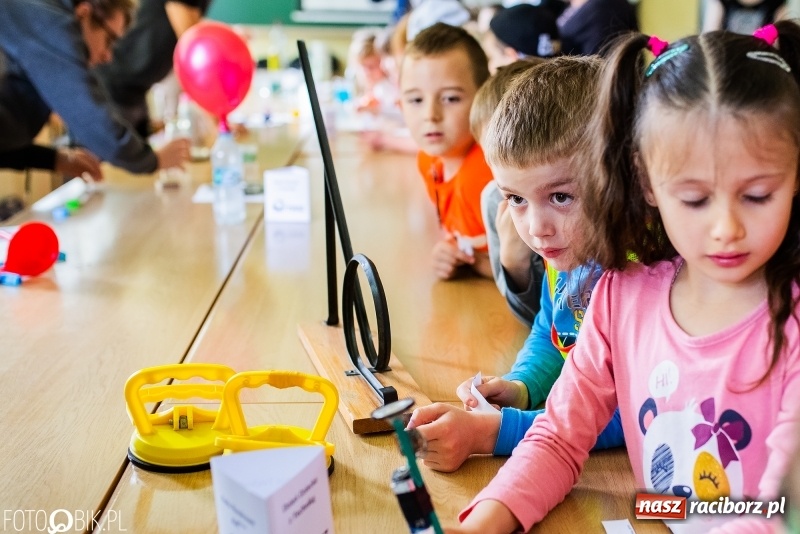 Zdjęcie w galerii na portalu naszraciborz.pl: Fascynujący świat techniki. Dzień Dziecka w PWSZ  wiadomości z regionu