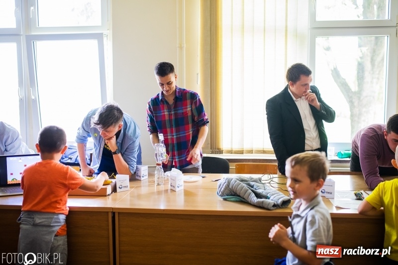 Zdjęcie w galerii na portalu naszraciborz.pl: Fascynujący świat techniki. Dzień Dziecka w PWSZ  wiadomości z regionu