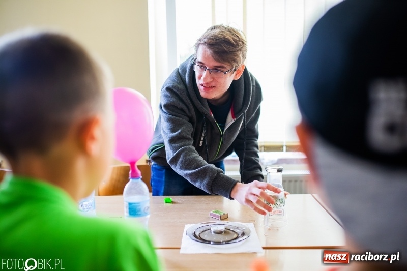 Zdjęcie w galerii na portalu naszraciborz.pl: Fascynujący świat techniki. Dzień Dziecka w PWSZ  wiadomości z regionu