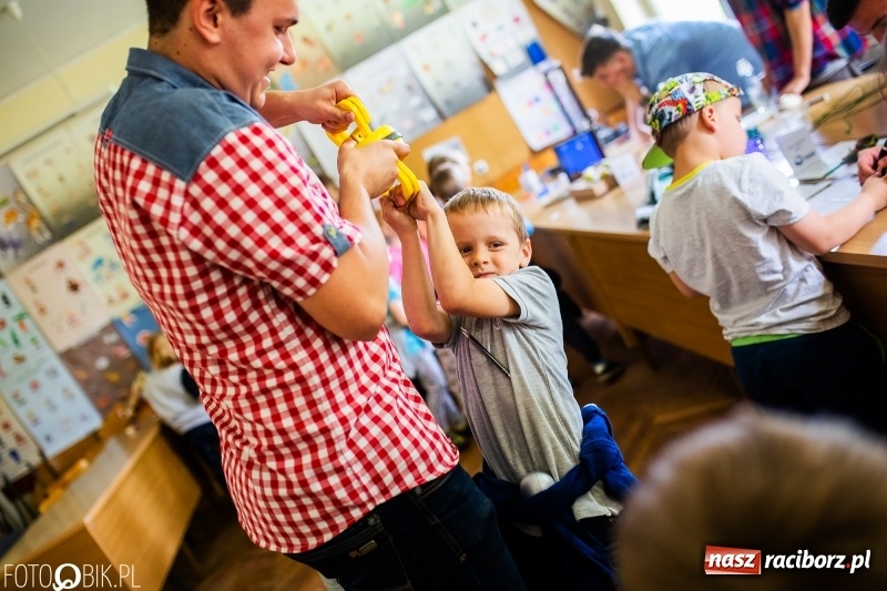 Zdjęcie w galerii na portalu naszraciborz.pl: Fascynujący świat techniki. Dzień Dziecka w PWSZ  wiadomości z regionu