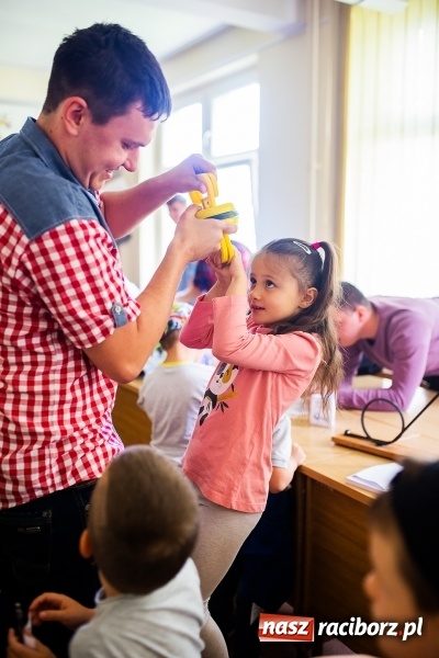 Zdjęcie w galerii na portalu naszraciborz.pl: Fascynujący świat techniki. Dzień Dziecka w PWSZ  wiadomości z regionu