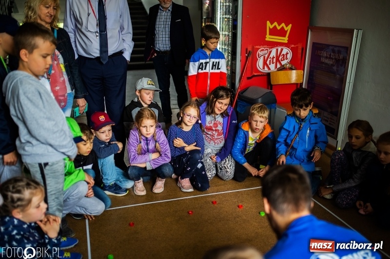 Zdjęcie w galerii na portalu naszraciborz.pl: Fascynujący świat techniki. Dzień Dziecka w PWSZ  wiadomości z regionu