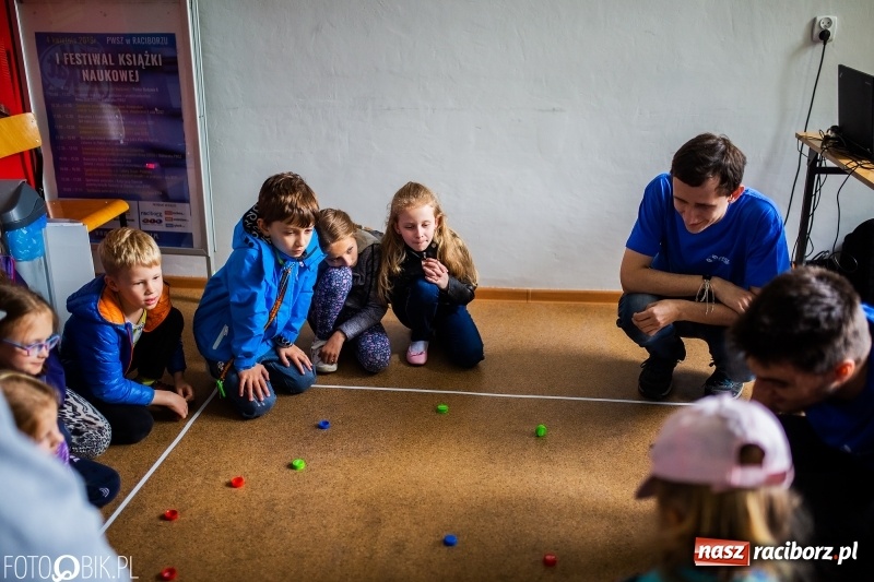 Zdjęcie w galerii na portalu naszraciborz.pl: Fascynujący świat techniki. Dzień Dziecka w PWSZ  wiadomości z regionu