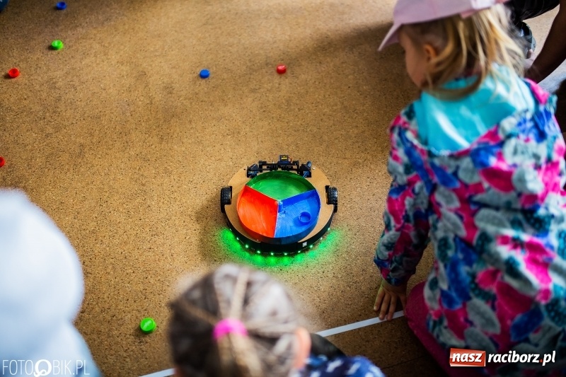 Zdjęcie w galerii na portalu naszraciborz.pl: Fascynujący świat techniki. Dzień Dziecka w PWSZ  wiadomości z regionu