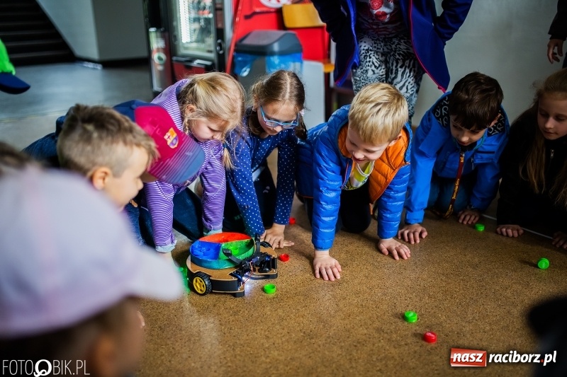 Zdjęcie w galerii na portalu naszraciborz.pl: Fascynujący świat techniki. Dzień Dziecka w PWSZ  wiadomości z regionu