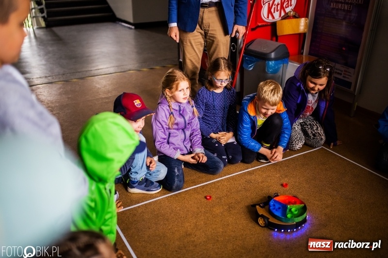 Zdjęcie w galerii na portalu naszraciborz.pl: Fascynujący świat techniki. Dzień Dziecka w PWSZ  wiadomości z regionu