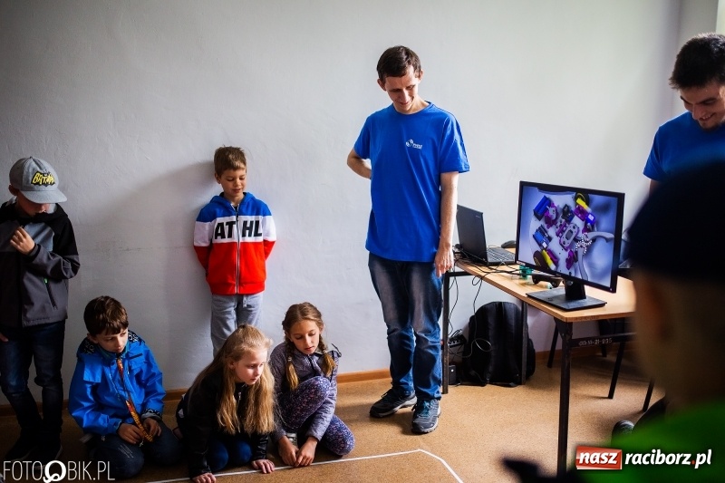 Zdjęcie w galerii na portalu naszraciborz.pl: Fascynujący świat techniki. Dzień Dziecka w PWSZ  wiadomości z regionu
