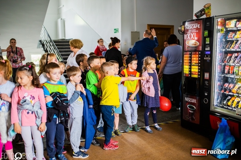Zdjęcie w galerii na portalu naszraciborz.pl: Fascynujący świat techniki. Dzień Dziecka w PWSZ  wiadomości z regionu