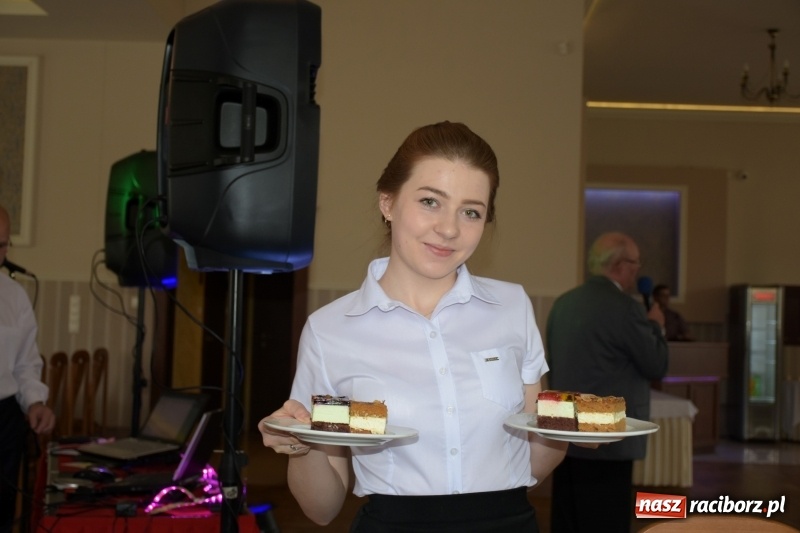 Zdjęcie w galerii na portalu naszraciborz.pl: Dzień Matki i Dzień Ojca świętowali seniorzy  wiadomości z regionu