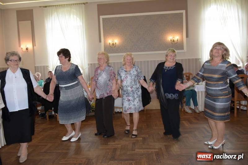 Zdjęcie w galerii na portalu naszraciborz.pl: Dzień Matki i Dzień Ojca świętowali seniorzy  wiadomości z regionu