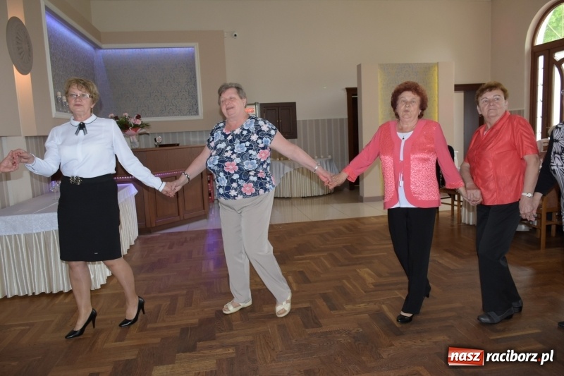 Zdjęcie w galerii na portalu naszraciborz.pl: Dzień Matki i Dzień Ojca świętowali seniorzy  wiadomości z regionu