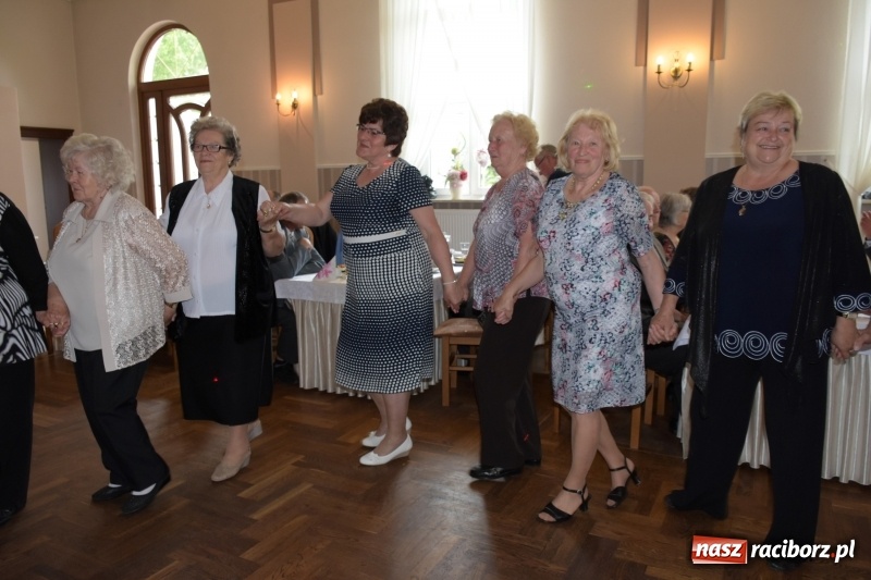 Zdjęcie w galerii na portalu naszraciborz.pl: Dzień Matki i Dzień Ojca świętowali seniorzy  wiadomości z regionu