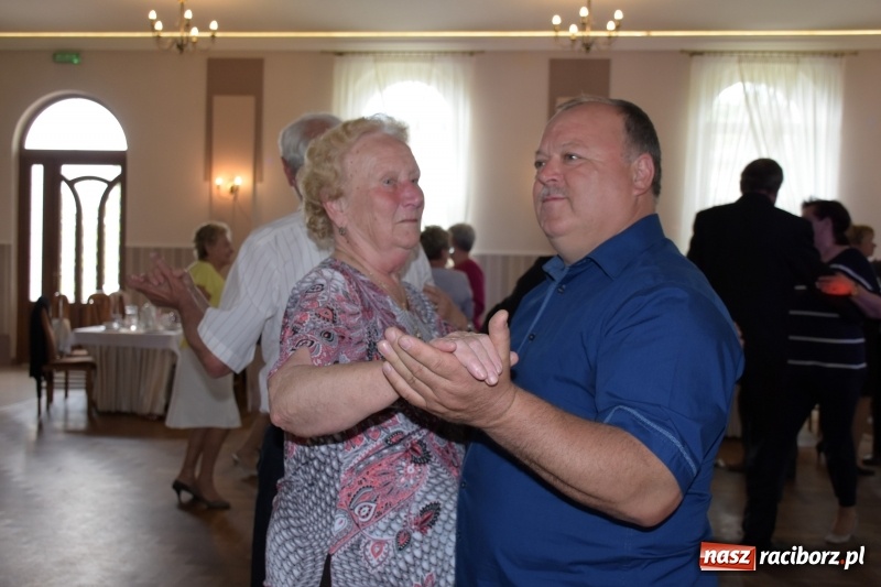 Zdjęcie w galerii na portalu naszraciborz.pl: Dzień Matki i Dzień Ojca świętowali seniorzy  wiadomości z regionu