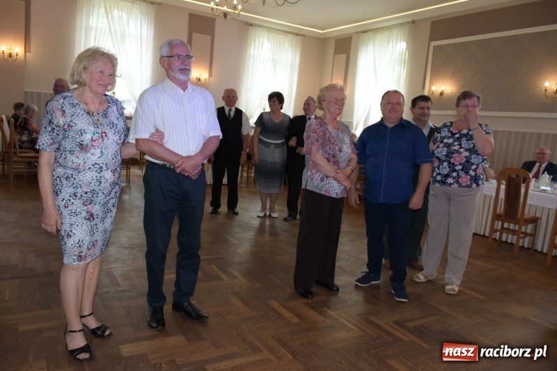 Zdjęcie w galerii na portalu naszraciborz.pl: Dzień Matki i Dzień Ojca świętowali seniorzy  wiadomości z regionu