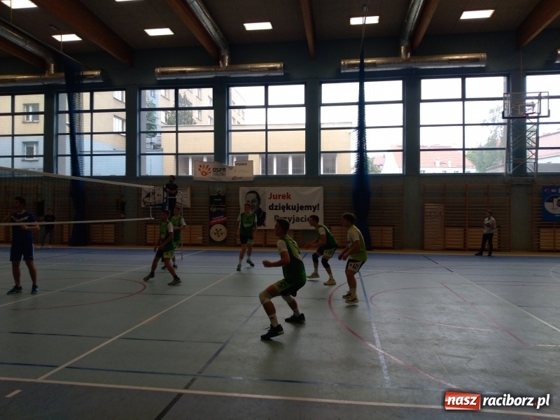 Zdjęcie w galerii na portalu naszraciborz.pl: Siatkarze Mechanika na podium Licealiady wojewódzkiej wiadomości z regionu