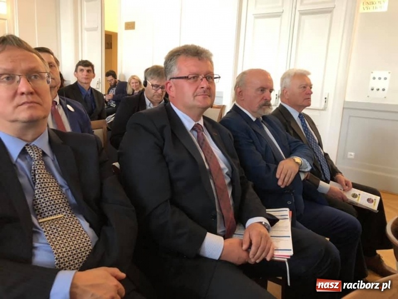 Zdjęcie w galerii na portalu naszraciborz.pl: Na Forum Odrzańskim pokazano przebieg kanału Odra-Dunaj  wiadomości z regionu