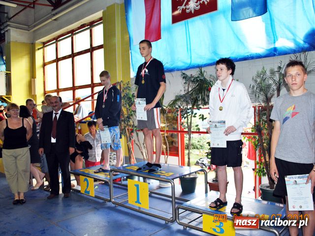 Zdjęcie w galerii na portalu naszraciborz.pl: Pływanie: worek medali dla marszałka  wiadomości z regionu