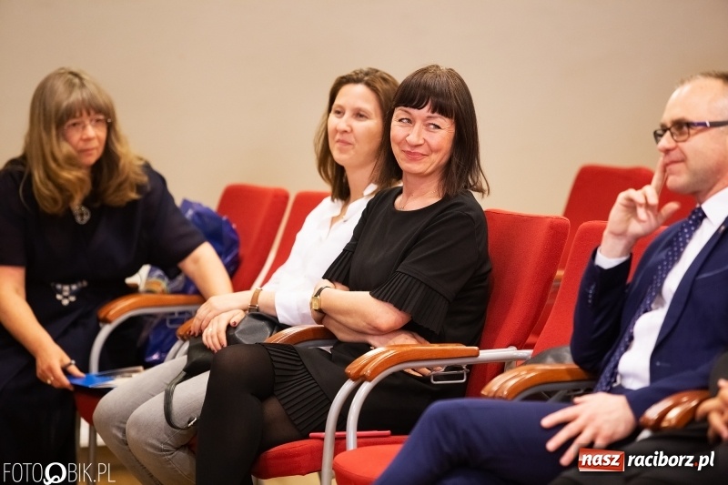 Zdjęcie w galerii na portalu naszraciborz.pl: Finisaż wystawy uczniów Liceum Plastycznego na Zamku Piastowskim wiadomości z regionu