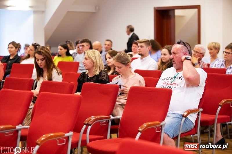 Zdjęcie w galerii na portalu naszraciborz.pl: Finisaż wystawy uczniów Liceum Plastycznego na Zamku Piastowskim wiadomości z regionu