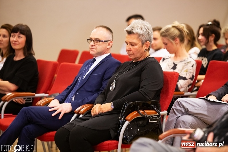 Zdjęcie w galerii na portalu naszraciborz.pl: Finisaż wystawy uczniów Liceum Plastycznego na Zamku Piastowskim wiadomości z regionu