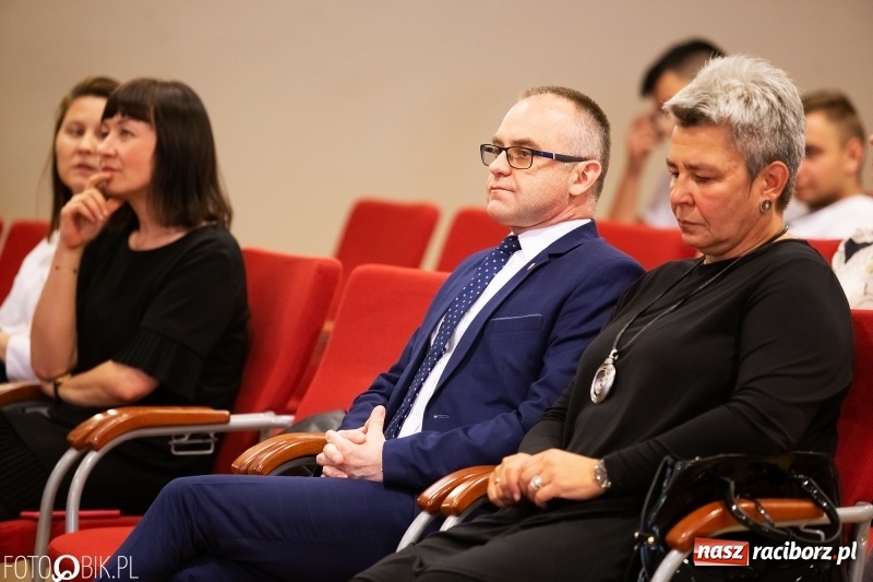 Zdjęcie w galerii na portalu naszraciborz.pl: Finisaż wystawy uczniów Liceum Plastycznego na Zamku Piastowskim wiadomości z regionu