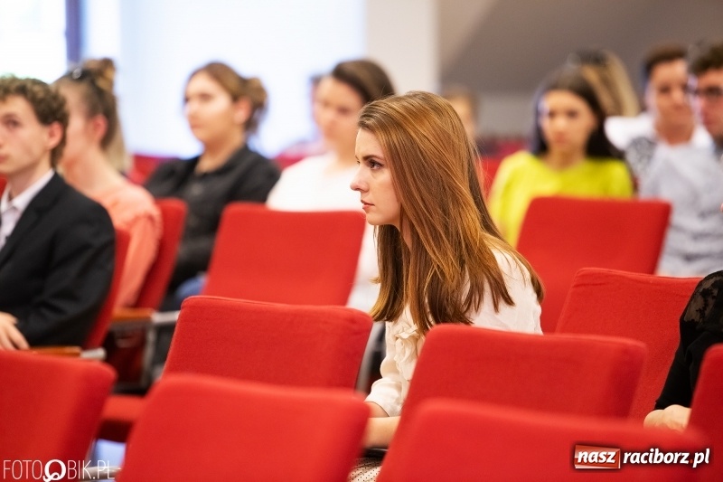 Zdjęcie w galerii na portalu naszraciborz.pl: Finisaż wystawy uczniów Liceum Plastycznego na Zamku Piastowskim wiadomości z regionu
