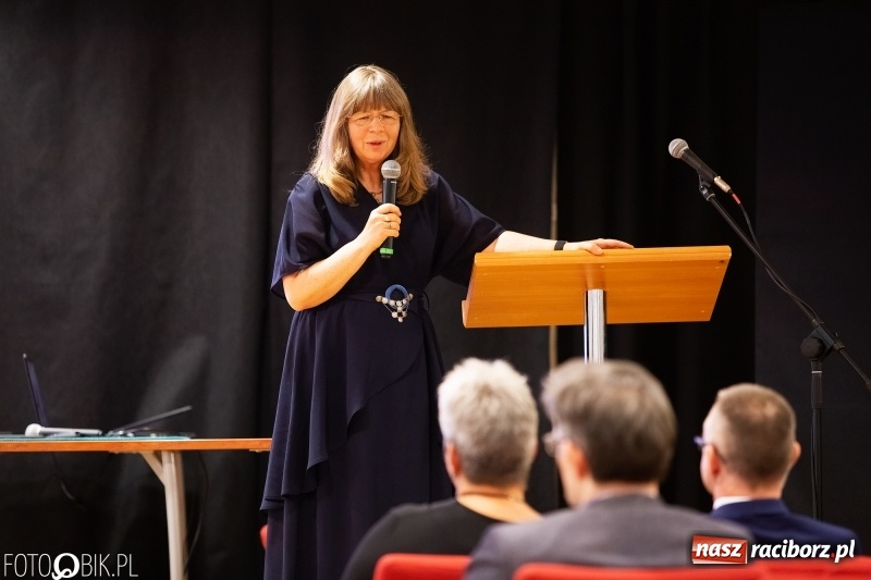 Zdjęcie w galerii na portalu naszraciborz.pl: Finisaż wystawy uczniów Liceum Plastycznego na Zamku Piastowskim wiadomości z regionu