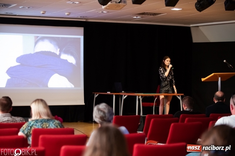 Zdjęcie w galerii na portalu naszraciborz.pl: Finisaż wystawy uczniów Liceum Plastycznego na Zamku Piastowskim wiadomości z regionu