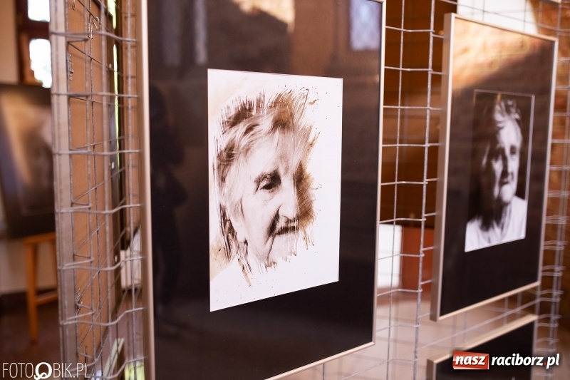 Zdjęcie w galerii na portalu naszraciborz.pl: Finisaż wystawy uczniów Liceum Plastycznego na Zamku Piastowskim wiadomości z regionu