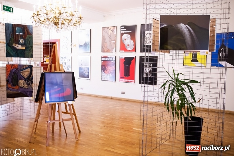 Zdjęcie w galerii na portalu naszraciborz.pl: Finisaż wystawy uczniów Liceum Plastycznego na Zamku Piastowskim wiadomości z regionu