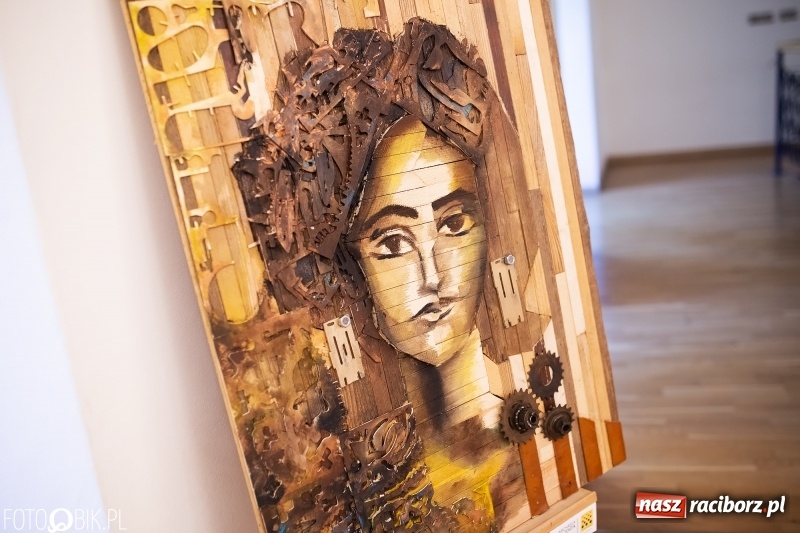 Zdjęcie w galerii na portalu naszraciborz.pl: Finisaż wystawy uczniów Liceum Plastycznego na Zamku Piastowskim wiadomości z regionu