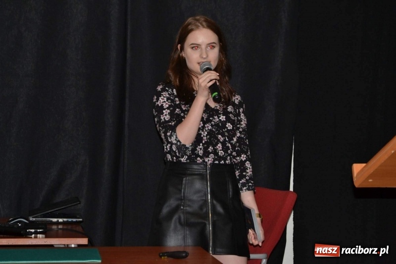 Zdjęcie w galerii na portalu naszraciborz.pl: Finisaż wystawy uczniów Liceum Plastycznego na Zamku Piastowskim wiadomości z regionu