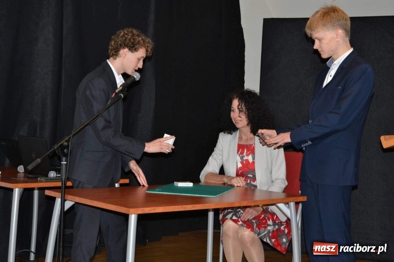 Zdjęcie w galerii na portalu naszraciborz.pl: Finisaż wystawy uczniów Liceum Plastycznego na Zamku Piastowskim wiadomości z regionu