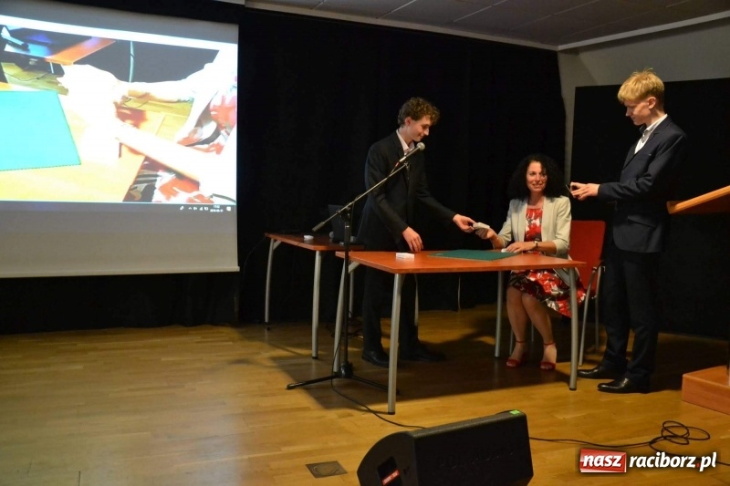 Zdjęcie w galerii na portalu naszraciborz.pl: Finisaż wystawy uczniów Liceum Plastycznego na Zamku Piastowskim wiadomości z regionu