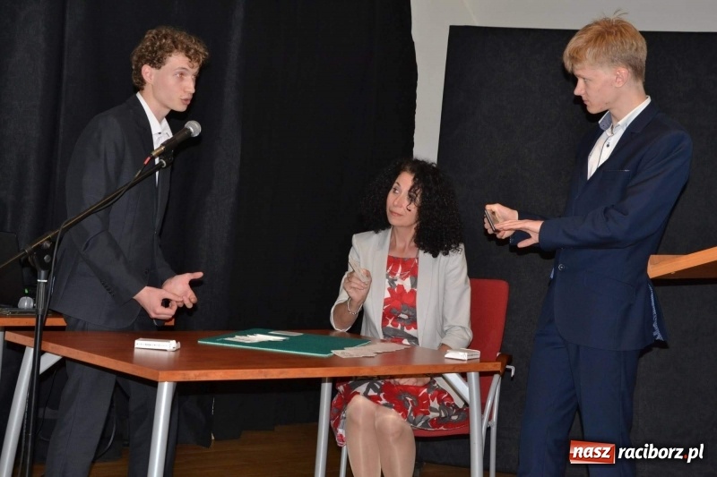 Zdjęcie w galerii na portalu naszraciborz.pl: Finisaż wystawy uczniów Liceum Plastycznego na Zamku Piastowskim wiadomości z regionu