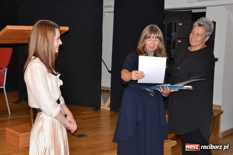 Zdjęcie w galerii na portalu naszraciborz.pl: Finisaż wystawy uczniów Liceum Plastycznego na Zamku Piastowskim wiadomości z regionu