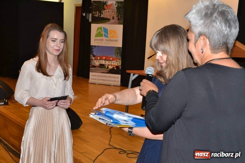 Zdjęcie w galerii na portalu naszraciborz.pl: Finisaż wystawy uczniów Liceum Plastycznego na Zamku Piastowskim wiadomości z regionu