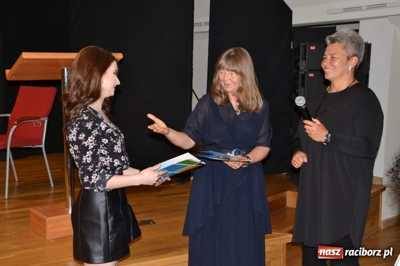 Zdjęcie w galerii na portalu naszraciborz.pl: Finisaż wystawy uczniów Liceum Plastycznego na Zamku Piastowskim wiadomości z regionu