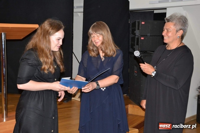 Zdjęcie w galerii na portalu naszraciborz.pl: Finisaż wystawy uczniów Liceum Plastycznego na Zamku Piastowskim wiadomości z regionu