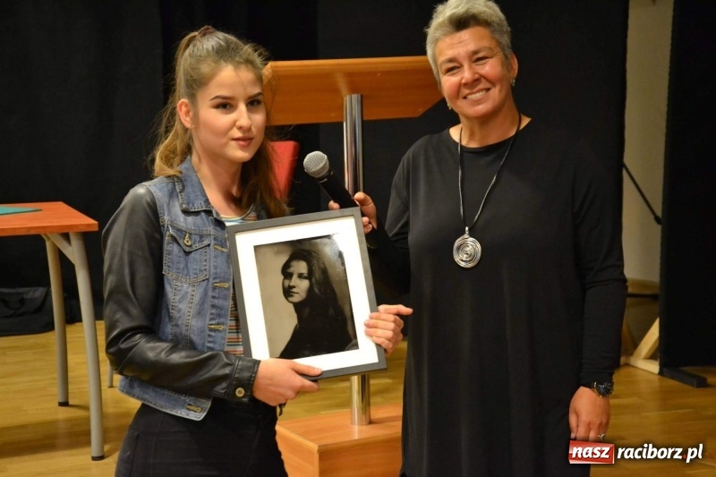 Zdjęcie w galerii na portalu naszraciborz.pl: Finisaż wystawy uczniów Liceum Plastycznego na Zamku Piastowskim wiadomości z regionu