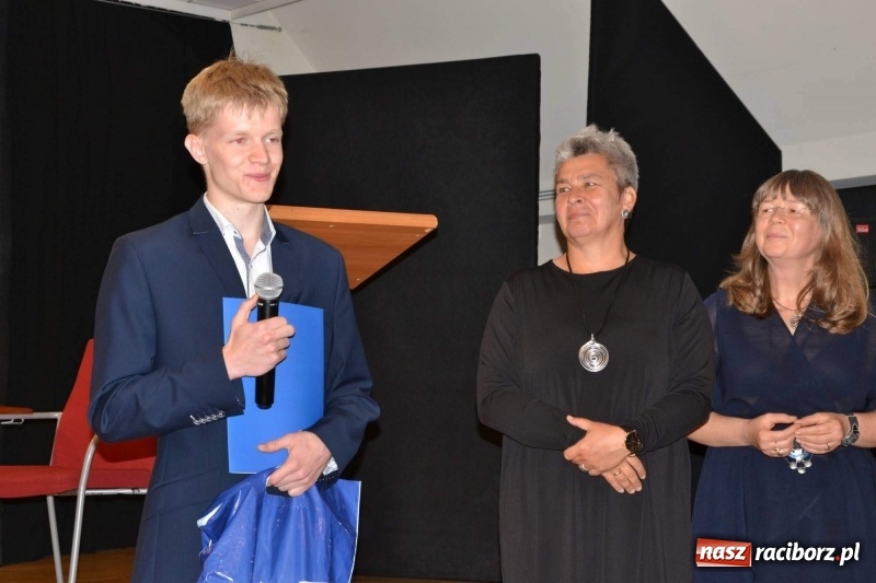 Zdjęcie w galerii na portalu naszraciborz.pl: Finisaż wystawy uczniów Liceum Plastycznego na Zamku Piastowskim wiadomości z regionu