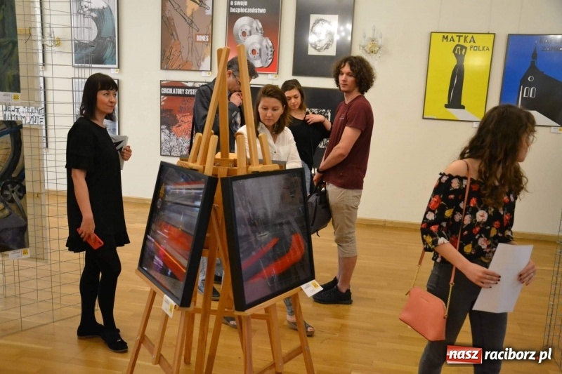 Zdjęcie w galerii na portalu naszraciborz.pl: Finisaż wystawy uczniów Liceum Plastycznego na Zamku Piastowskim wiadomości z regionu