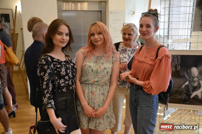 Zdjęcie w galerii na portalu naszraciborz.pl: Finisaż wystawy uczniów Liceum Plastycznego na Zamku Piastowskim wiadomości z regionu