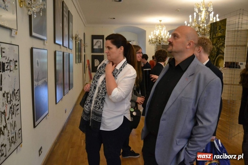 Zdjęcie w galerii na portalu naszraciborz.pl: Finisaż wystawy uczniów Liceum Plastycznego na Zamku Piastowskim wiadomości z regionu