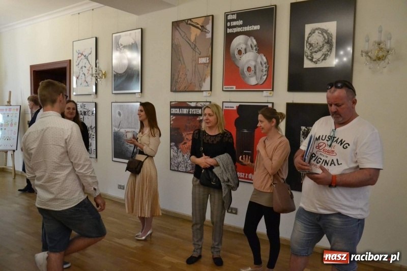 Zdjęcie w galerii na portalu naszraciborz.pl: Finisaż wystawy uczniów Liceum Plastycznego na Zamku Piastowskim wiadomości z regionu