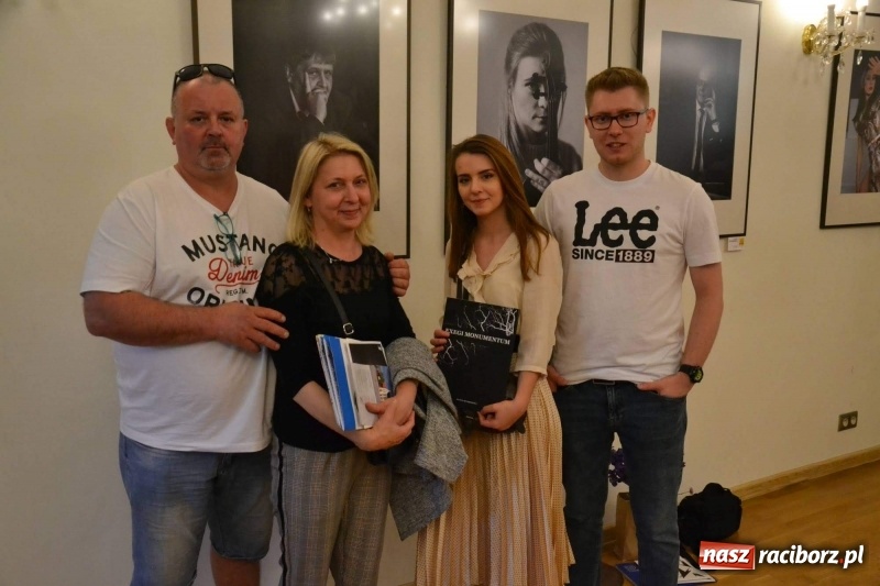 Zdjęcie w galerii na portalu naszraciborz.pl: Finisaż wystawy uczniów Liceum Plastycznego na Zamku Piastowskim wiadomości z regionu