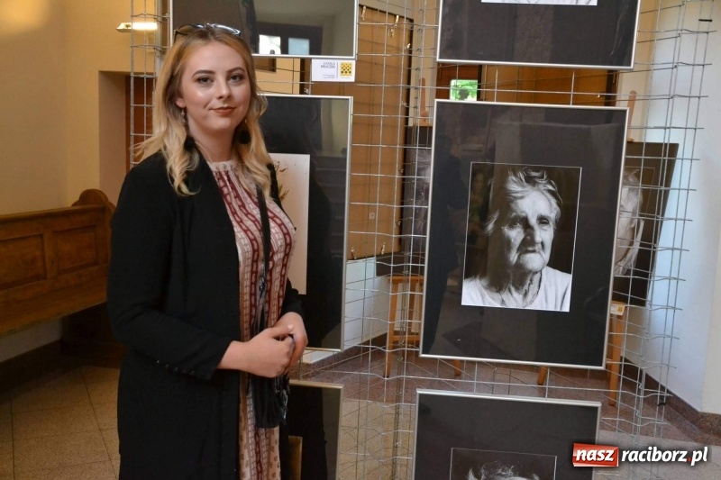 Zdjęcie w galerii na portalu naszraciborz.pl: Finisaż wystawy uczniów Liceum Plastycznego na Zamku Piastowskim wiadomości z regionu
