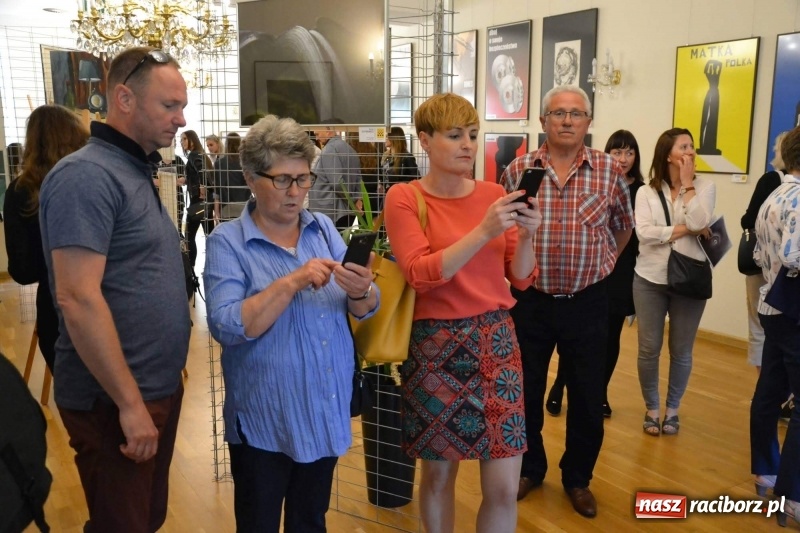 Zdjęcie w galerii na portalu naszraciborz.pl: Finisaż wystawy uczniów Liceum Plastycznego na Zamku Piastowskim wiadomości z regionu