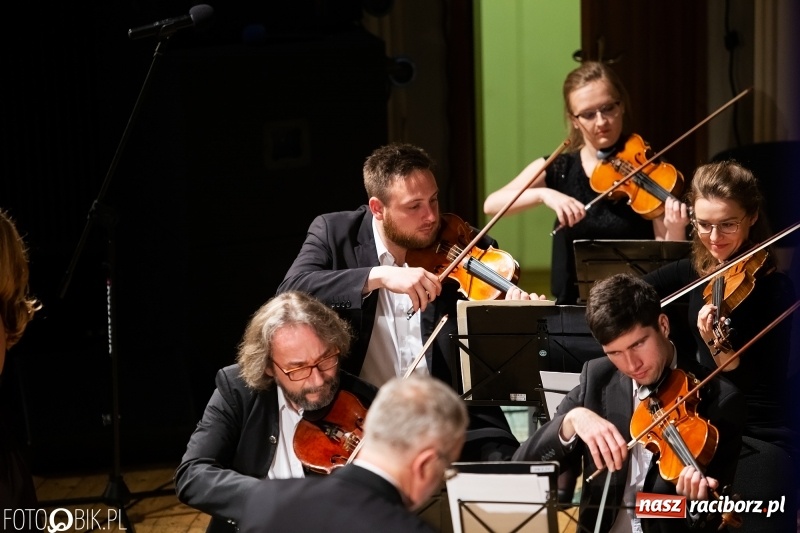 Zdjęcie w galerii na portalu naszraciborz.pl: Koncert Wielcy Raciborzanie w Raciborskim Centrum Kultury [FOTO i WIDEO] wiadomości z regionu